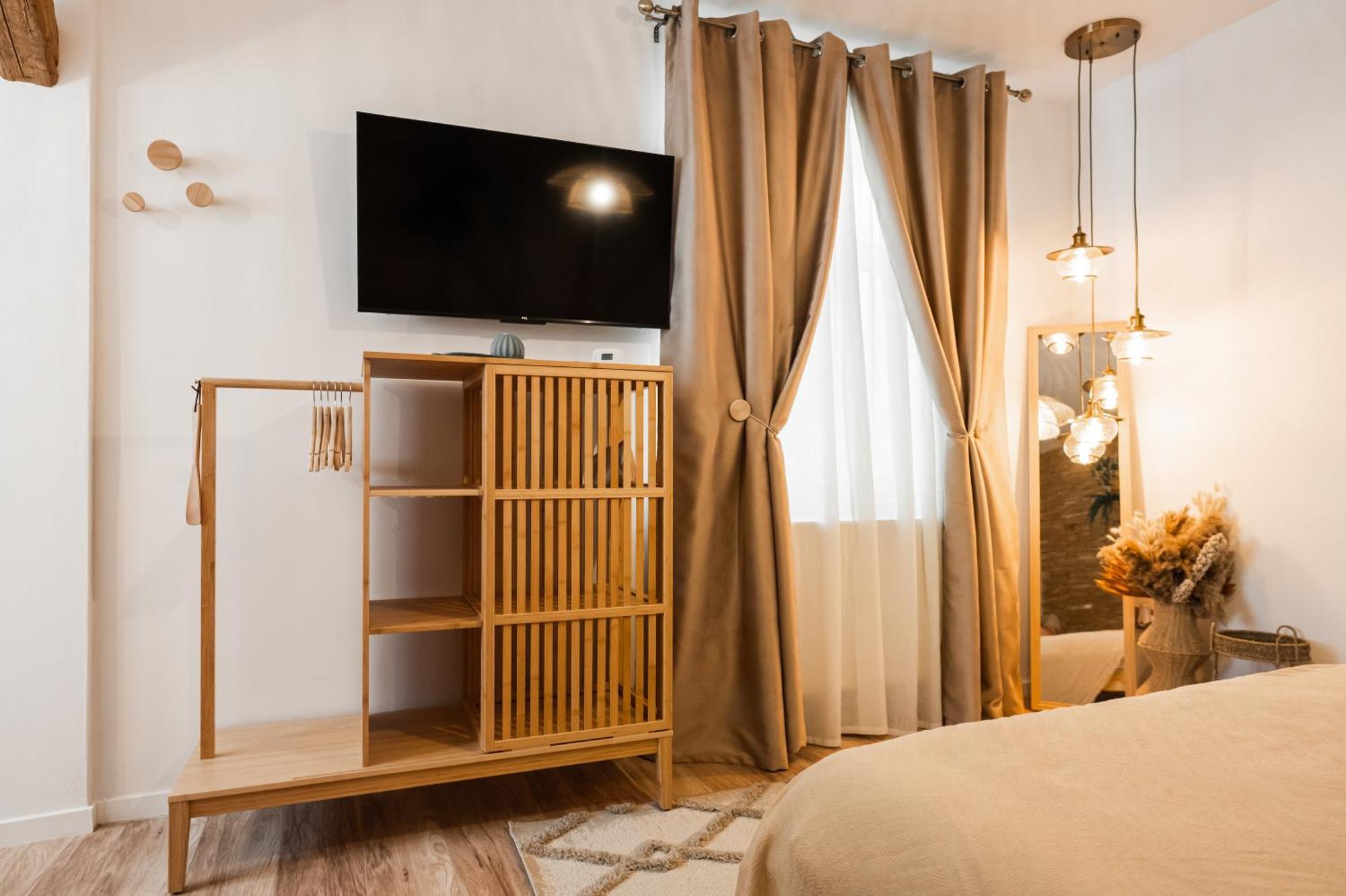 Harmonee - Central Retreat Braşov Buitenkant foto